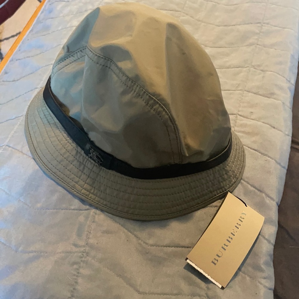 COPY - Burberry bucket hat